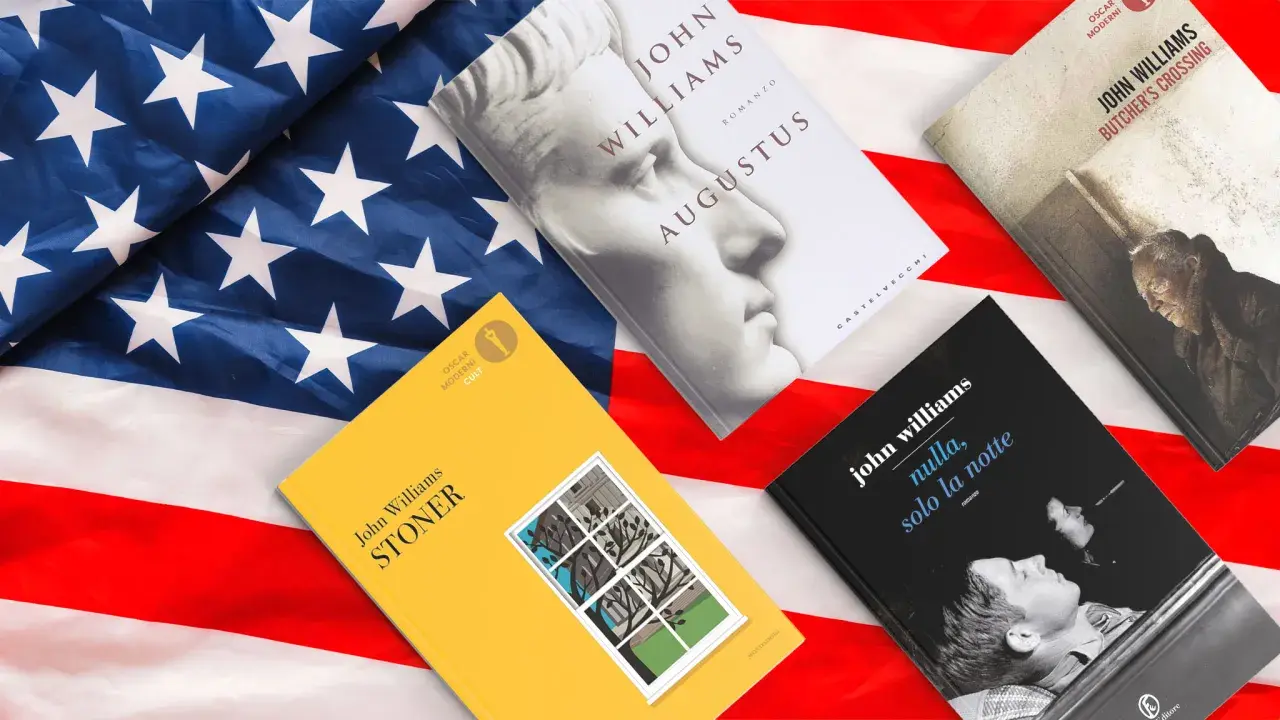 Libri di John Williams, scrittore americano, su una bandiera a stelle e strisce: "Stoner", "Augustus", "Butcher's Crossing" e "Nulla, solo la notte".