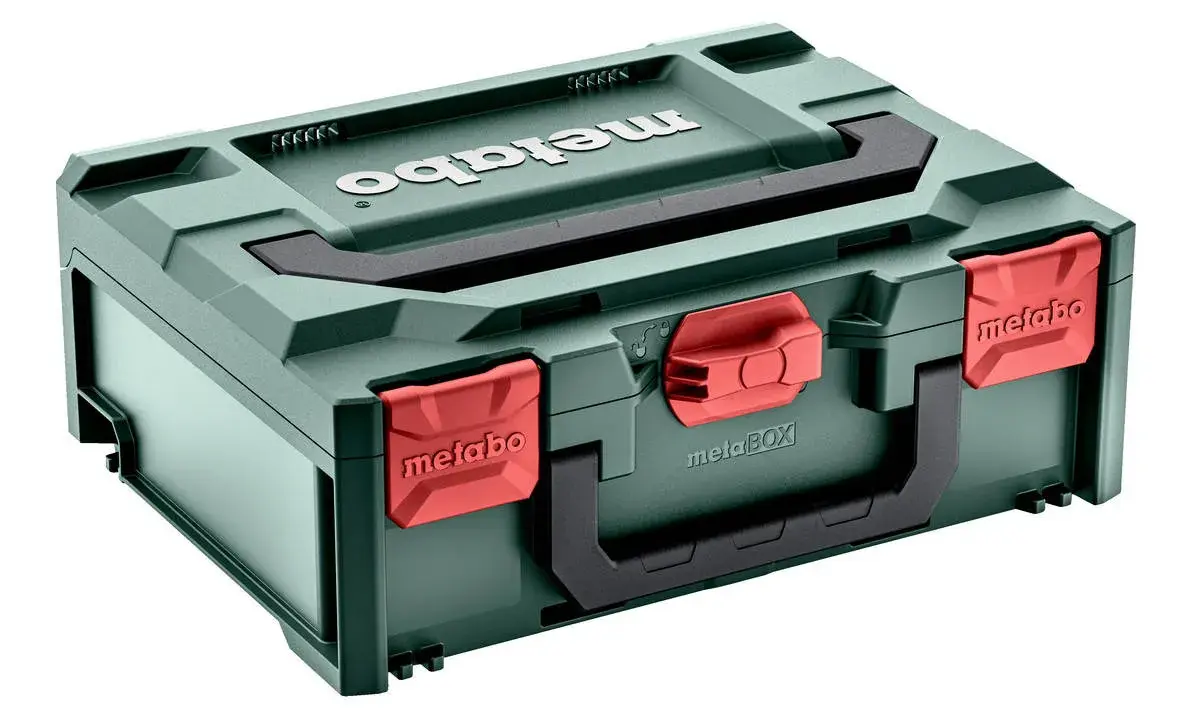 Zielona skrzynka narzędziowa Metabo z czerwonymi zatrzaskami. Metabo to znana firma produkująca elektronarzędzia.