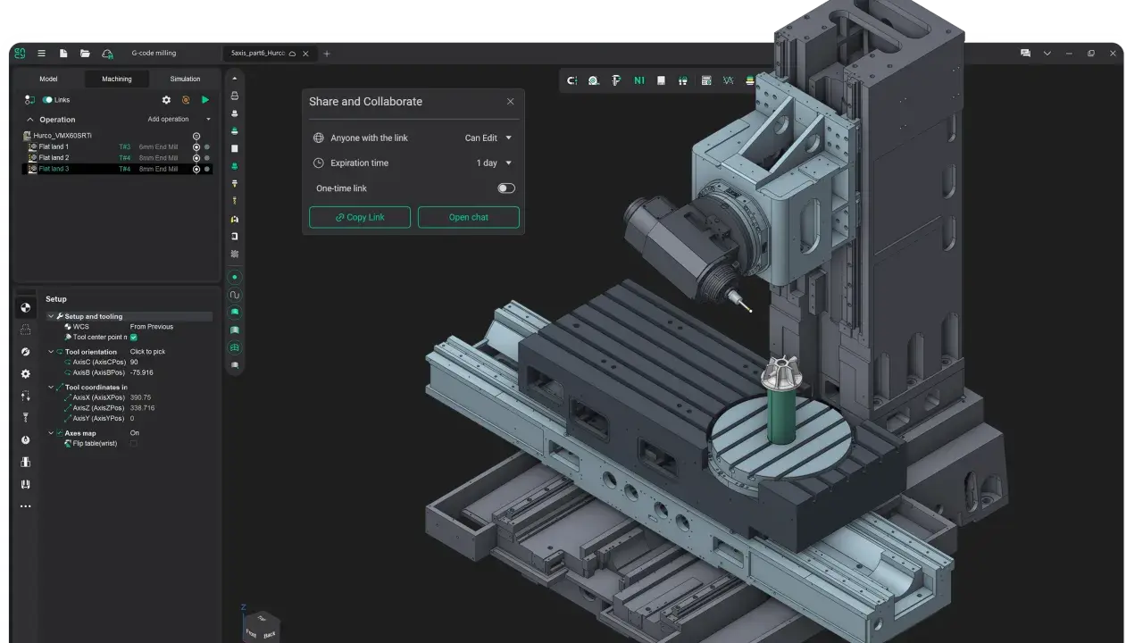 Interfaccia di progettazione CAD per fresatura a 5 assi, con modello 3D di una macchina utensile e dettagli di setup.