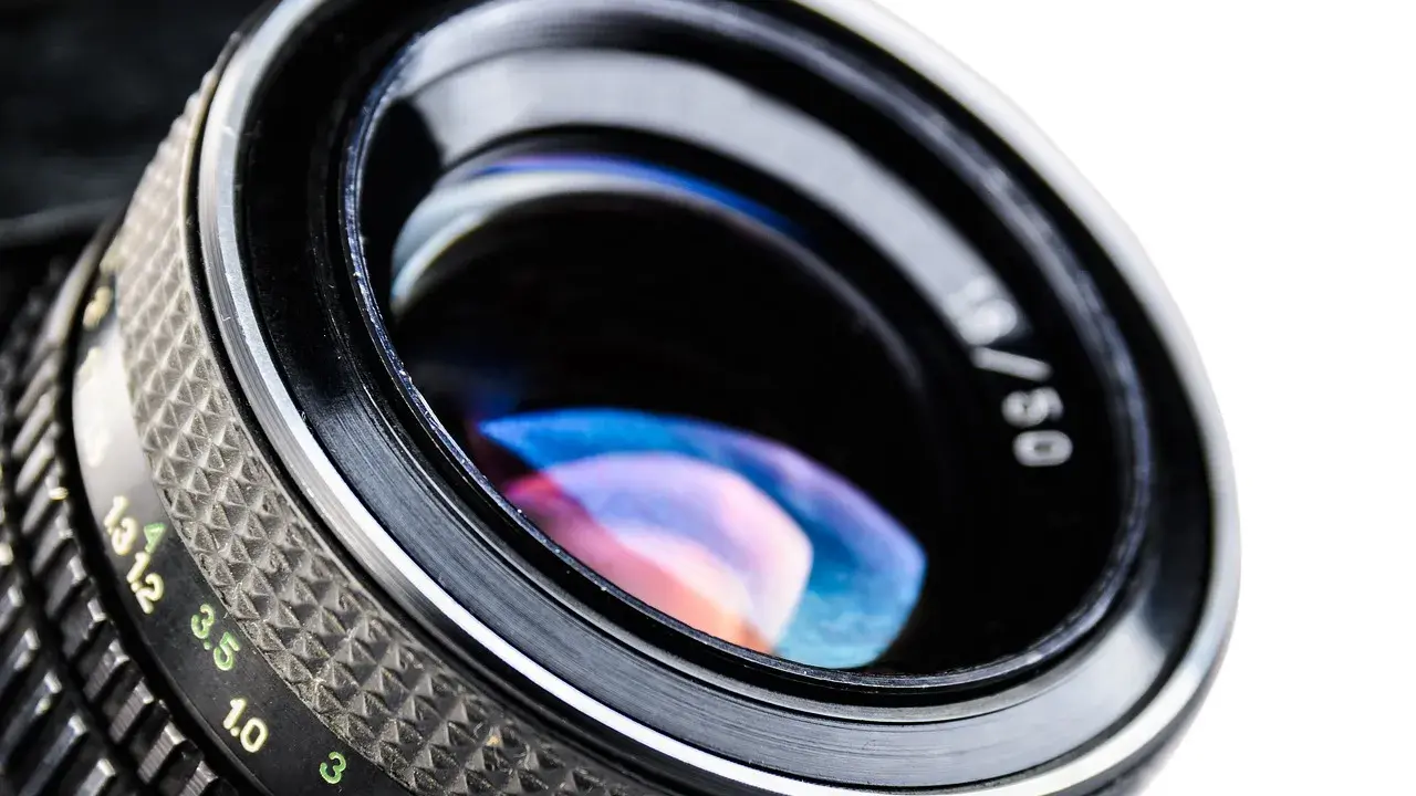 Obiektyw 35mm czy 50mm? Wybierz idealny dla Twojej fotografii