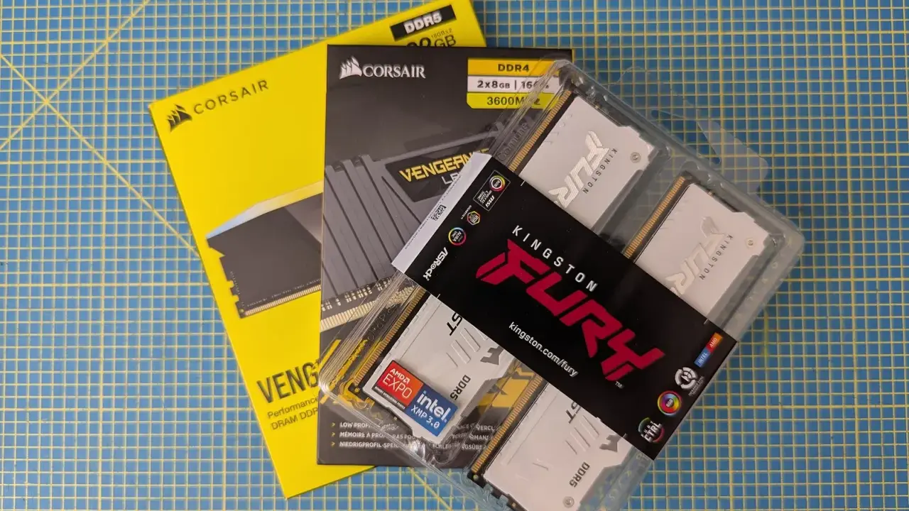 Deux kits de mémoire vive RAM DDR4 et DDR5 de marques Corsair et Kingston Fury, prêts à booster votre PC.