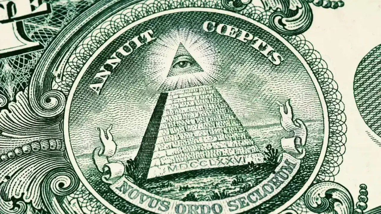 Detalj av en dollarsedel med en pyramid och ett öga ovanför, som symboliserar det tredje ögat.