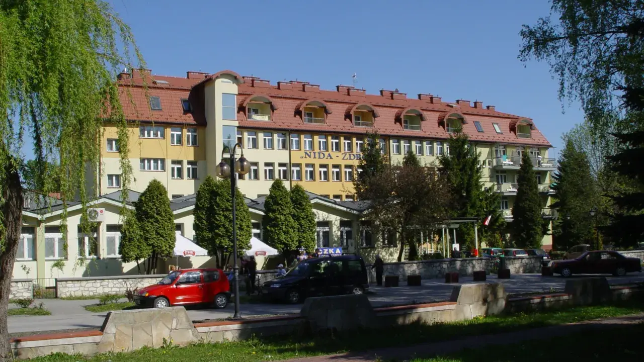 Sanatorium Nida Busko-Zdrój zaprasza na turnusy rehabilitacyjne. Sprawdź cennik i zarezerwuj pobyt.