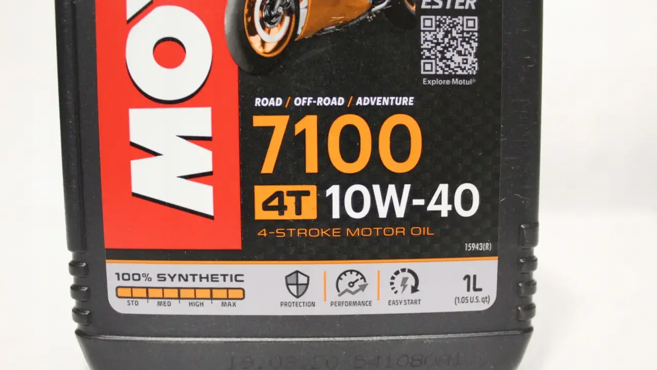 Motul 7100 10W40: Syntetyk z estrami. Czy to olej dla Ciebie?