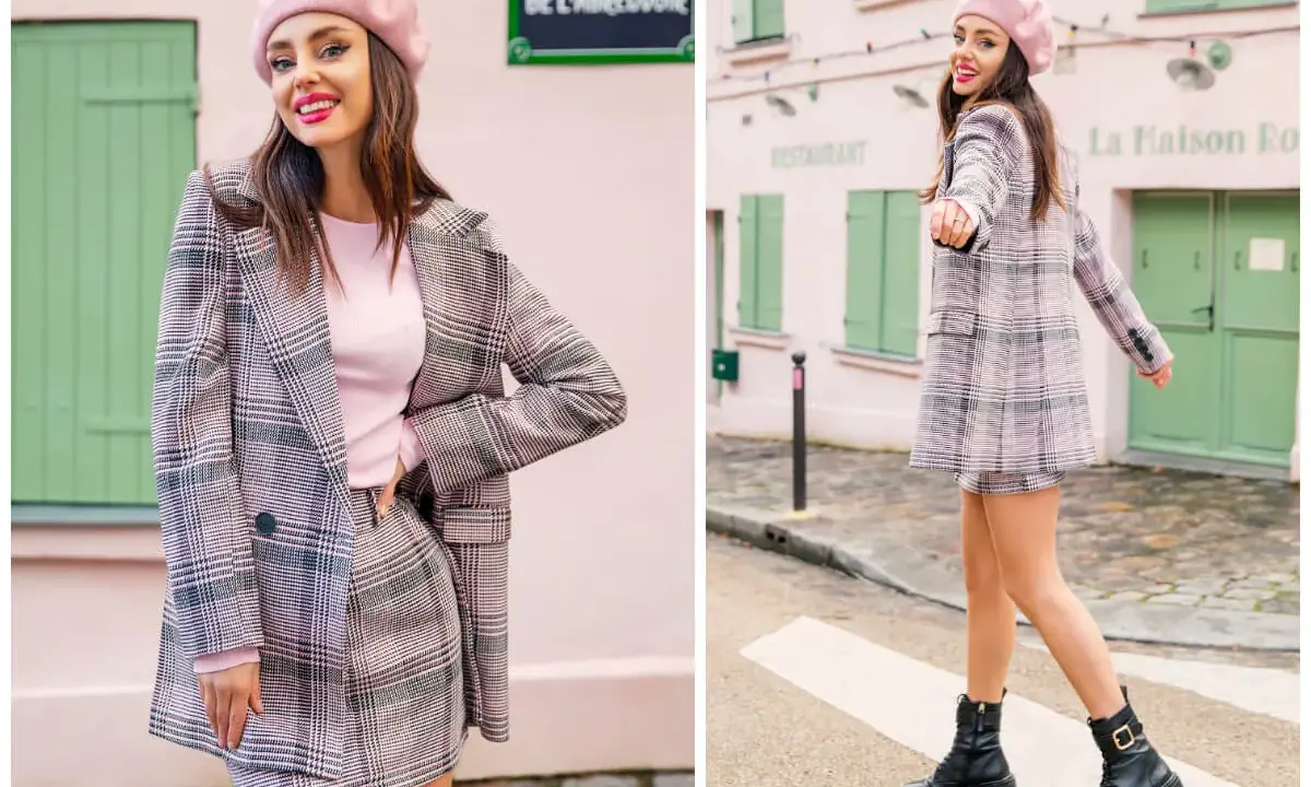 Kobieta w różowym beretce i kraciastej marynarce z kamizelką, prezentująca styl preppy.