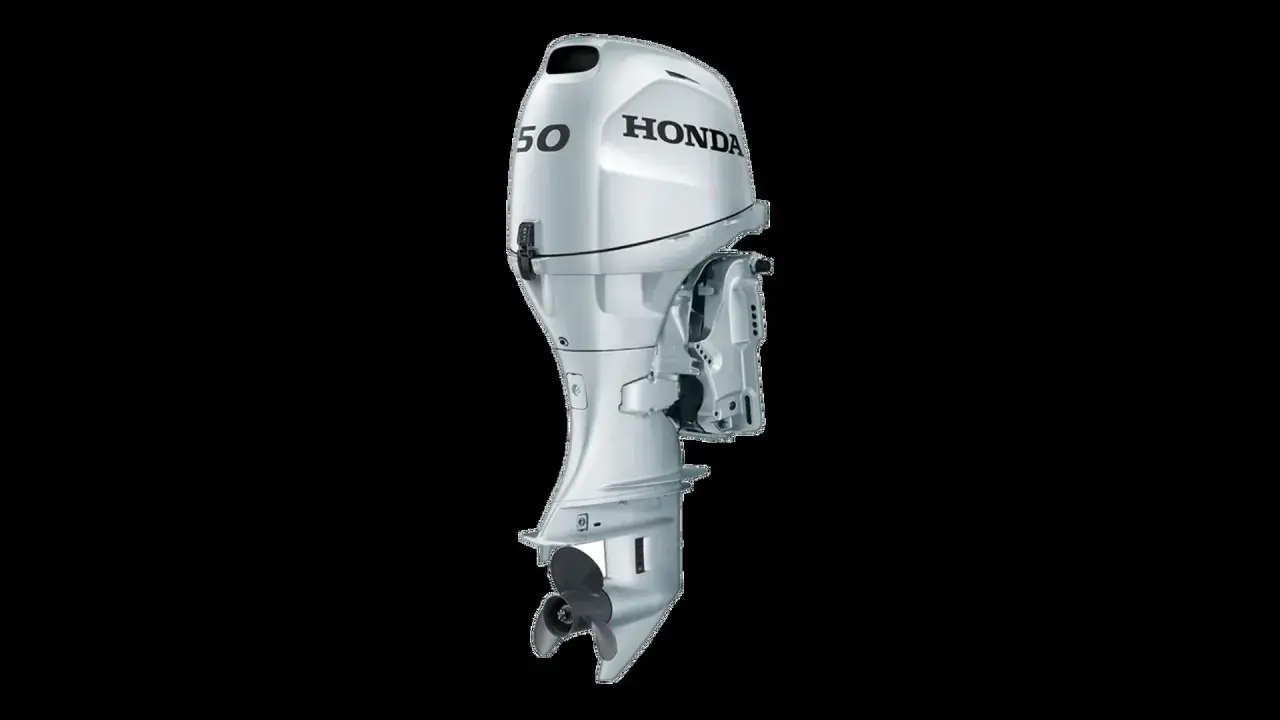 Moteur hors-bord Honda 50cv 4 temps, argenté, avec hélice visible. Avis sur sa fiabilité et performance.