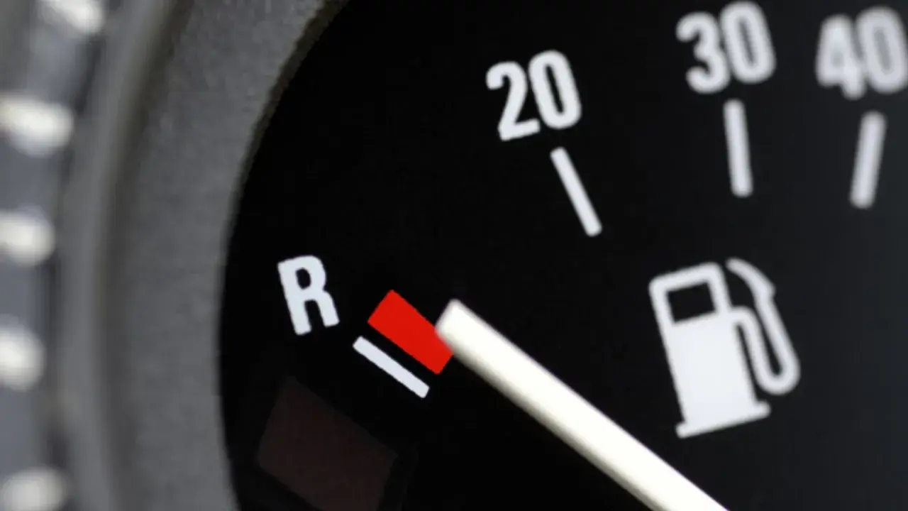 Meriva B: Pojemność baku 54L, zasięg i rezerwa ile przejedziesz?