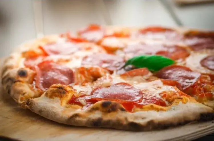 Domowa pizza jak z restauracji? Poznaj klucz do idealnego pieczenia!