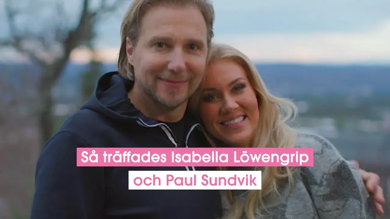 Isabella Löwengrip och Paul Sundvik ler mot kameran, tätt omslingrade utomhus.