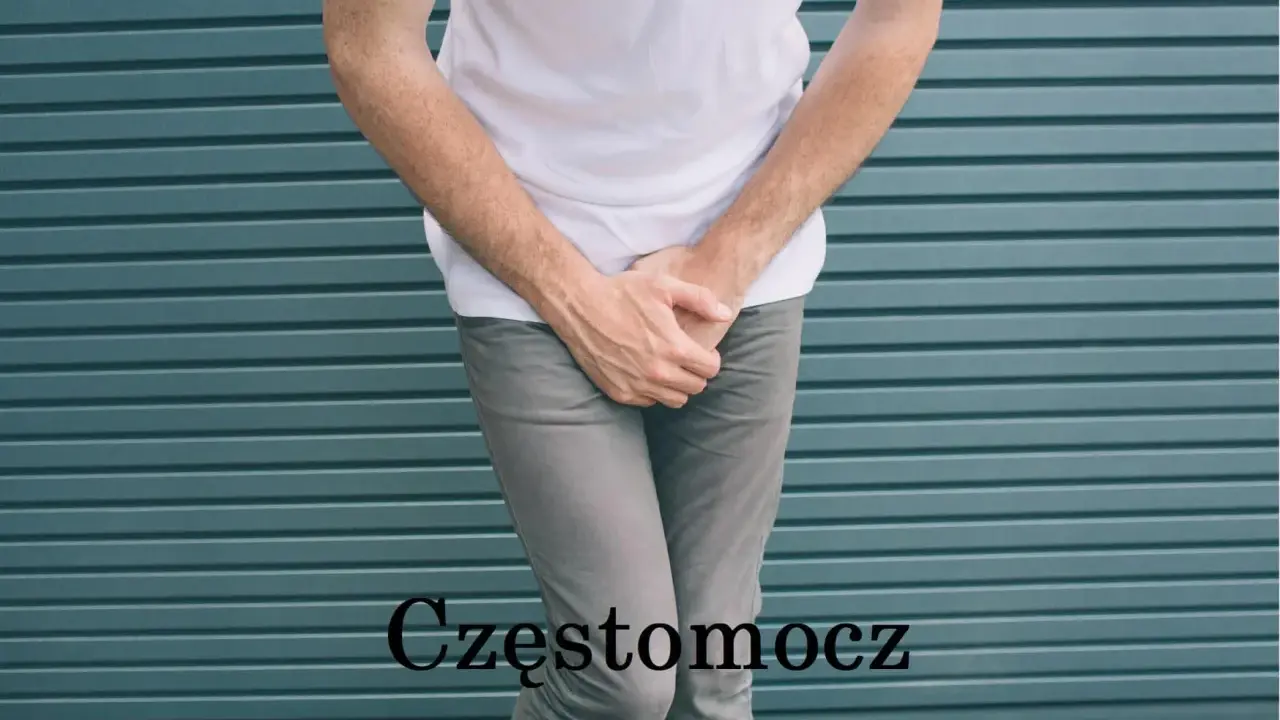Mężczyzna z rękami skrzyżowanymi na kroczu, symbolizujący częstomocz na tle nerwowym. Jak leczyć tę dolegliwość?