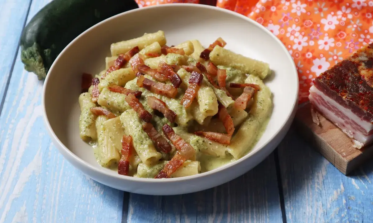 Pasta Zucchine e Pancetta: Ricetta Cremosa e Croccante Perfetta