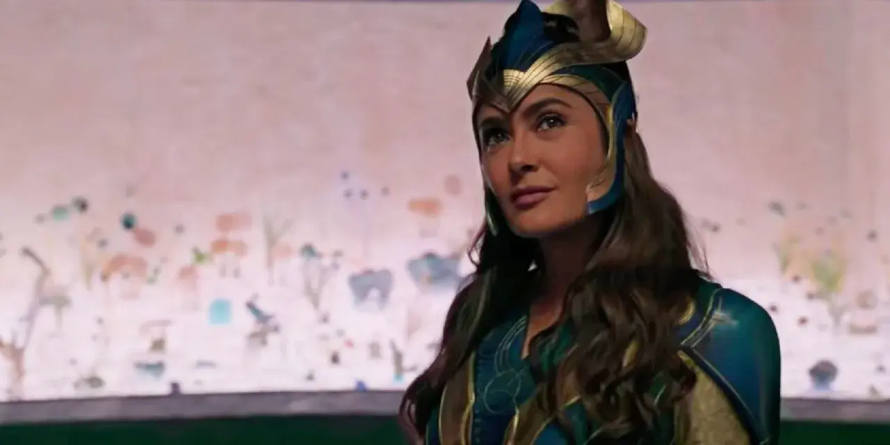 Salma Hayek som Ajak i Eternals, en av de mäktiga rollerna i eternals.
