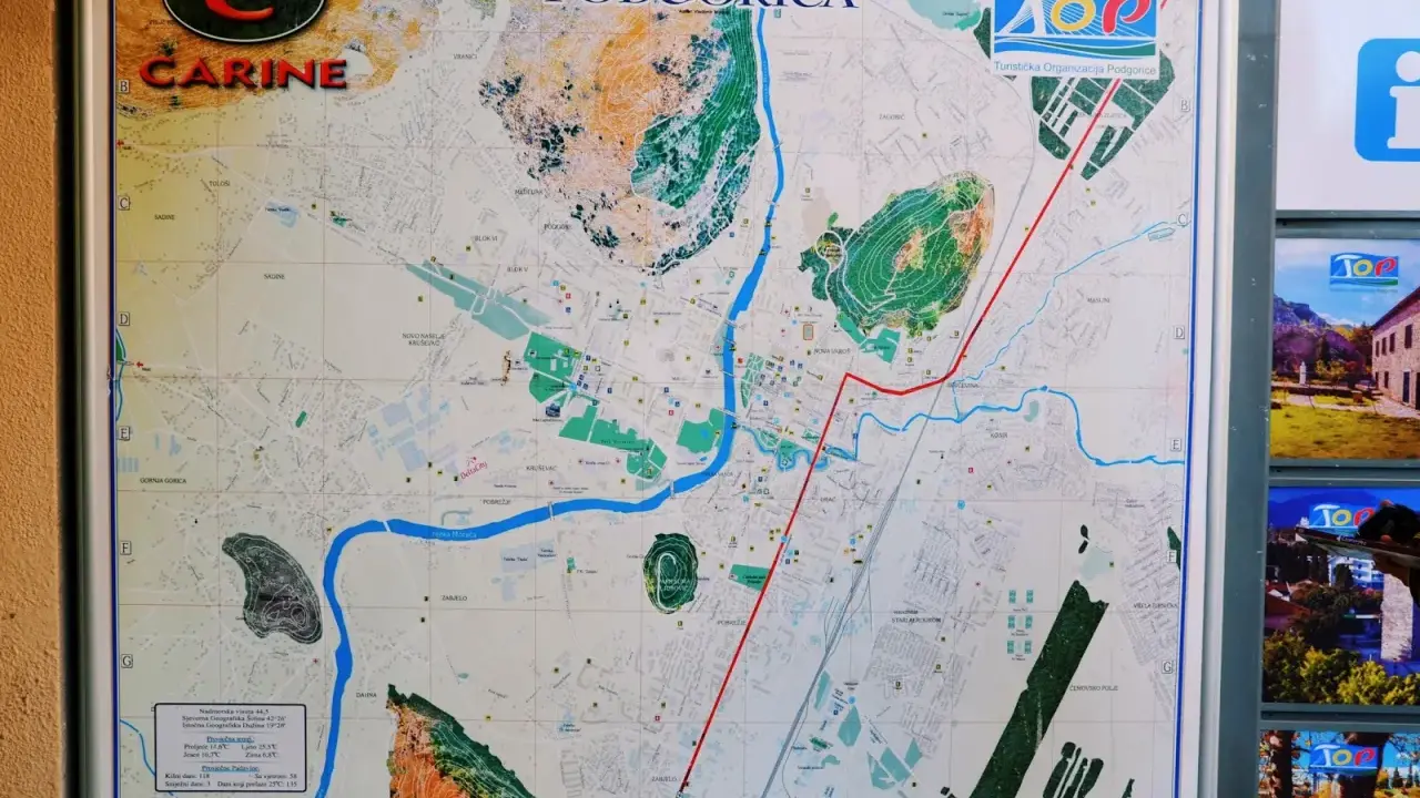 Mapa Podgoricy z zaznaczonymi atrakcjami. Plan miasta pomoże Ci zaplanować, co zobaczyć w Podgoricy, odkrywając jej zakątki.