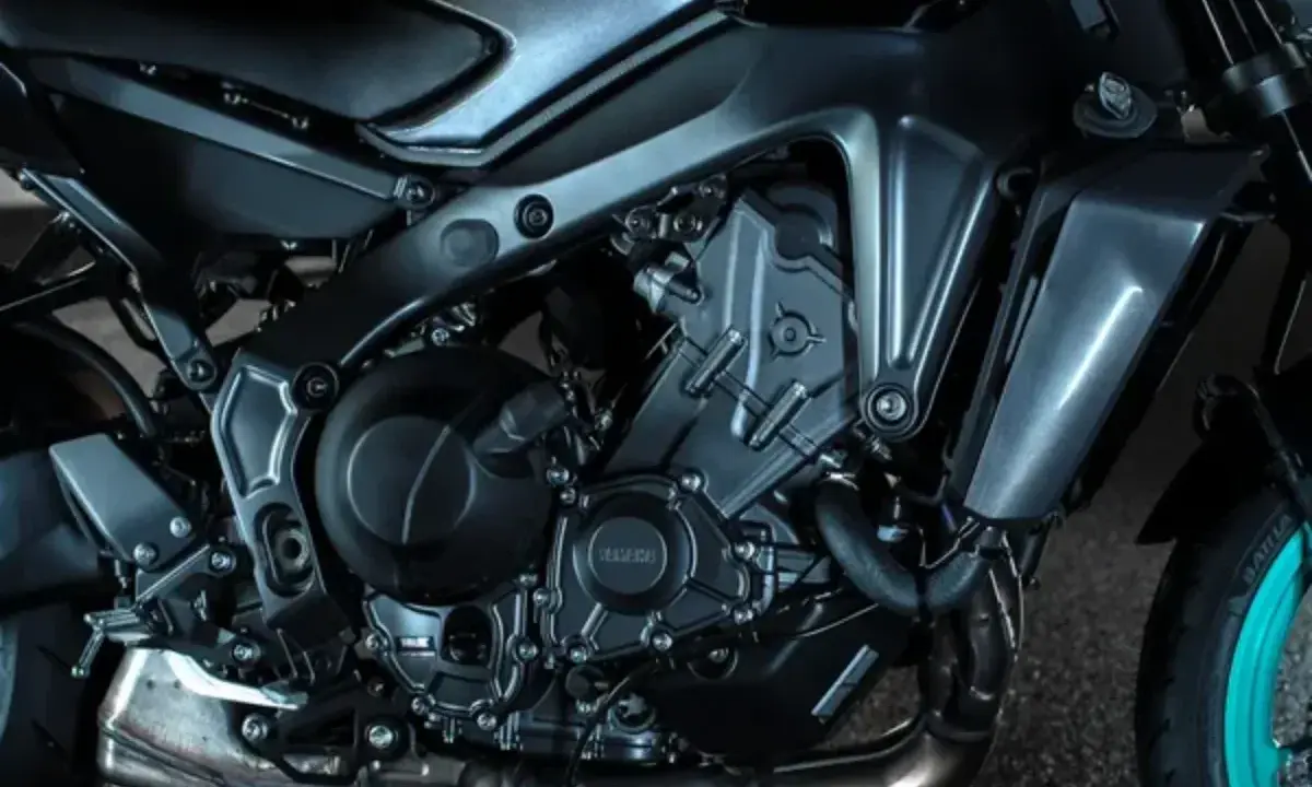 Moteur Yamaha MT, détails du bloc moteur. Le pourcentage d'huile moteur hors bord 2 temps Yamaha est crucial pour la performance.
