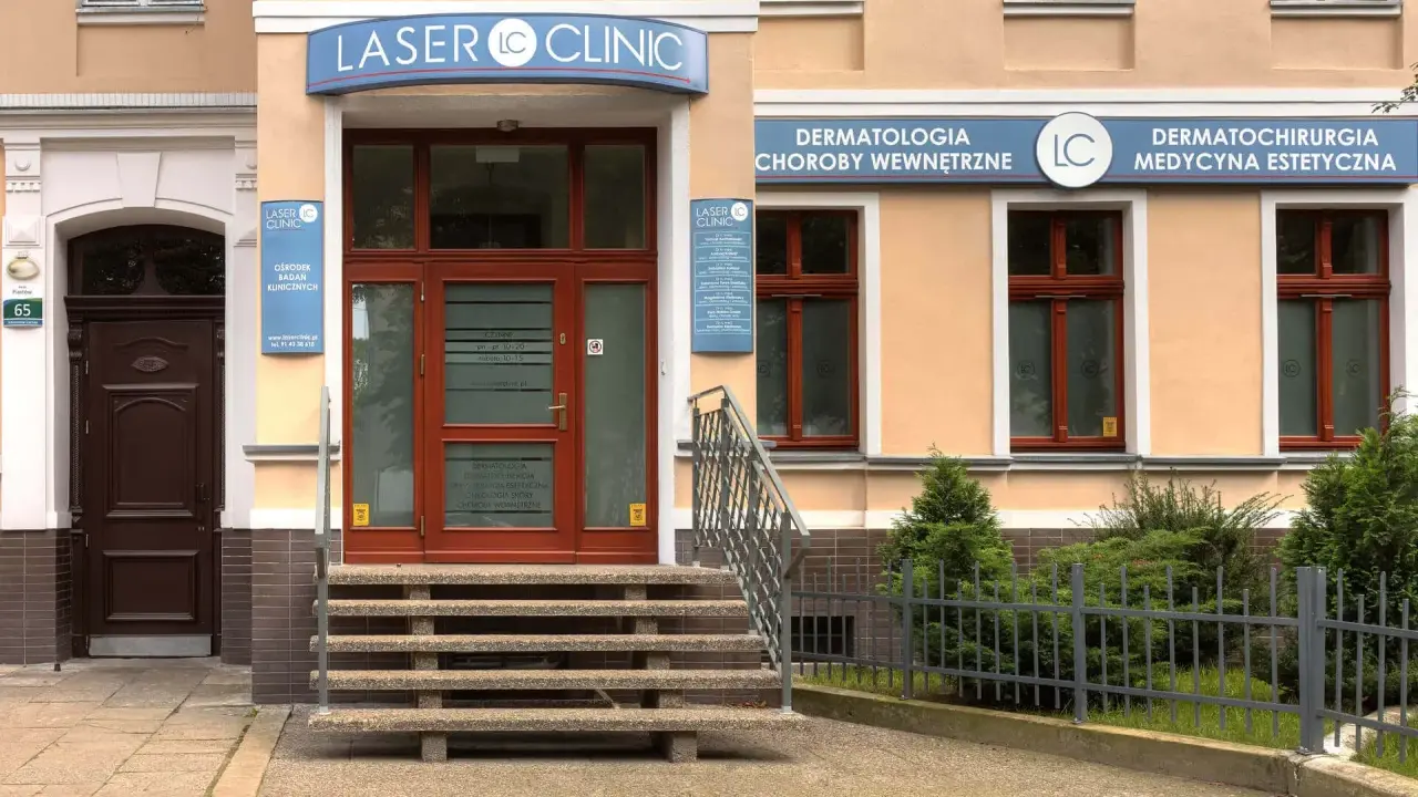 Elegancka fasada kliniki dermatologii estetycznej "Laser Clinic" w Szczecinie.