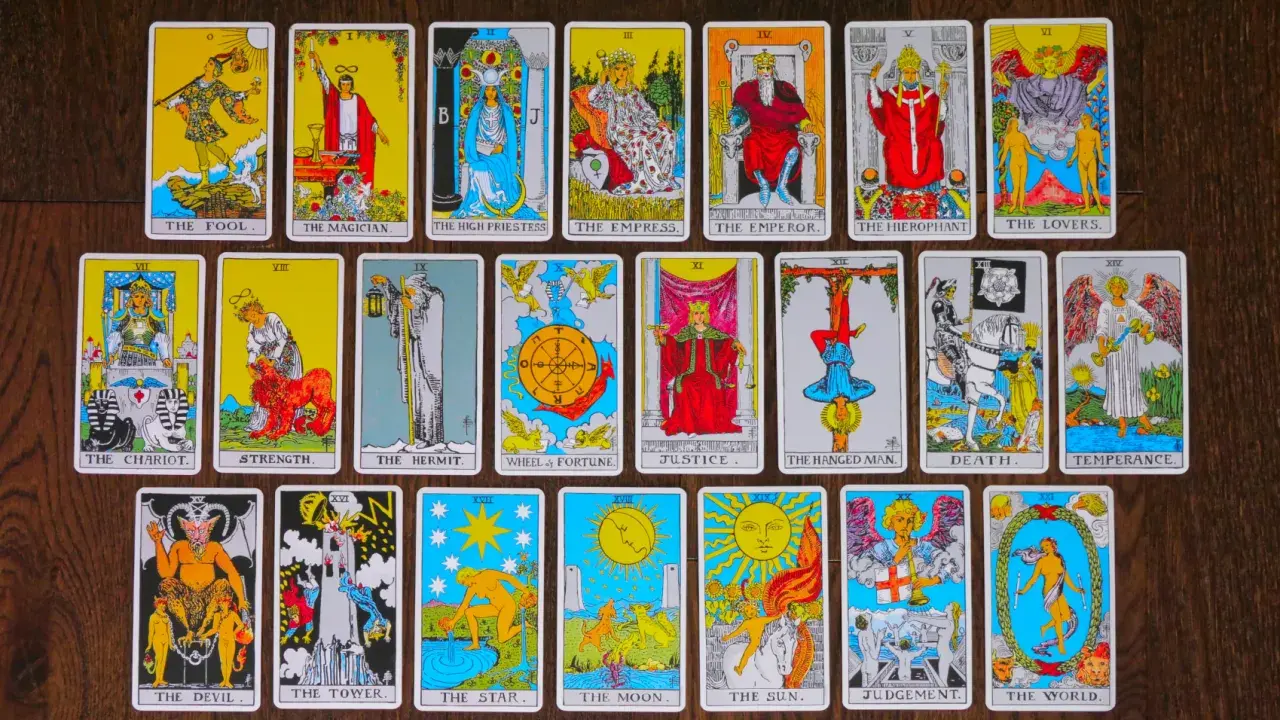 Czy tarot jest bezpieczny? Jak używać kart świadomie i bez obaw.