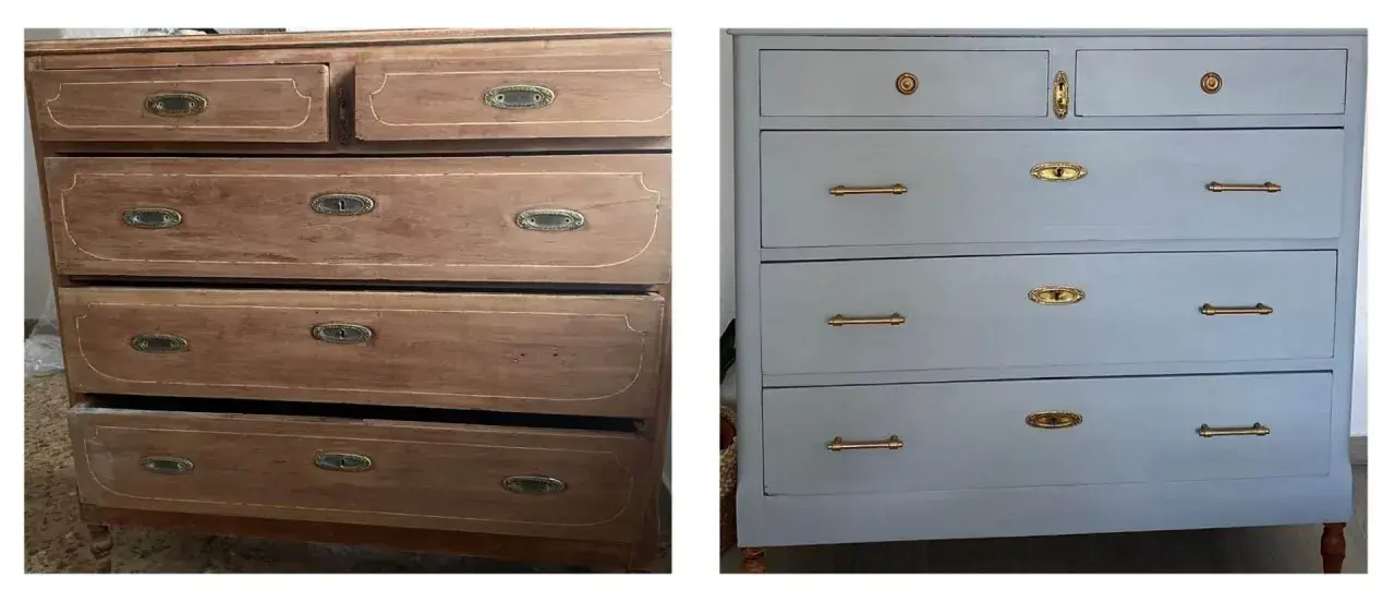 Un mueble antiguo antes y después de restaurar. La cómoda de madera desgastada se transforma en una pieza elegante pintada de gris con herrajes dorados.