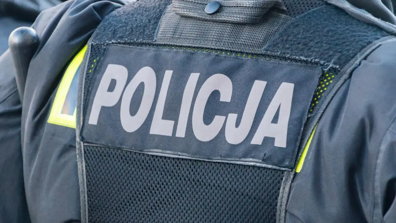 Czy policja może zabrać telefon świadka? Poznaj swoje prawa!