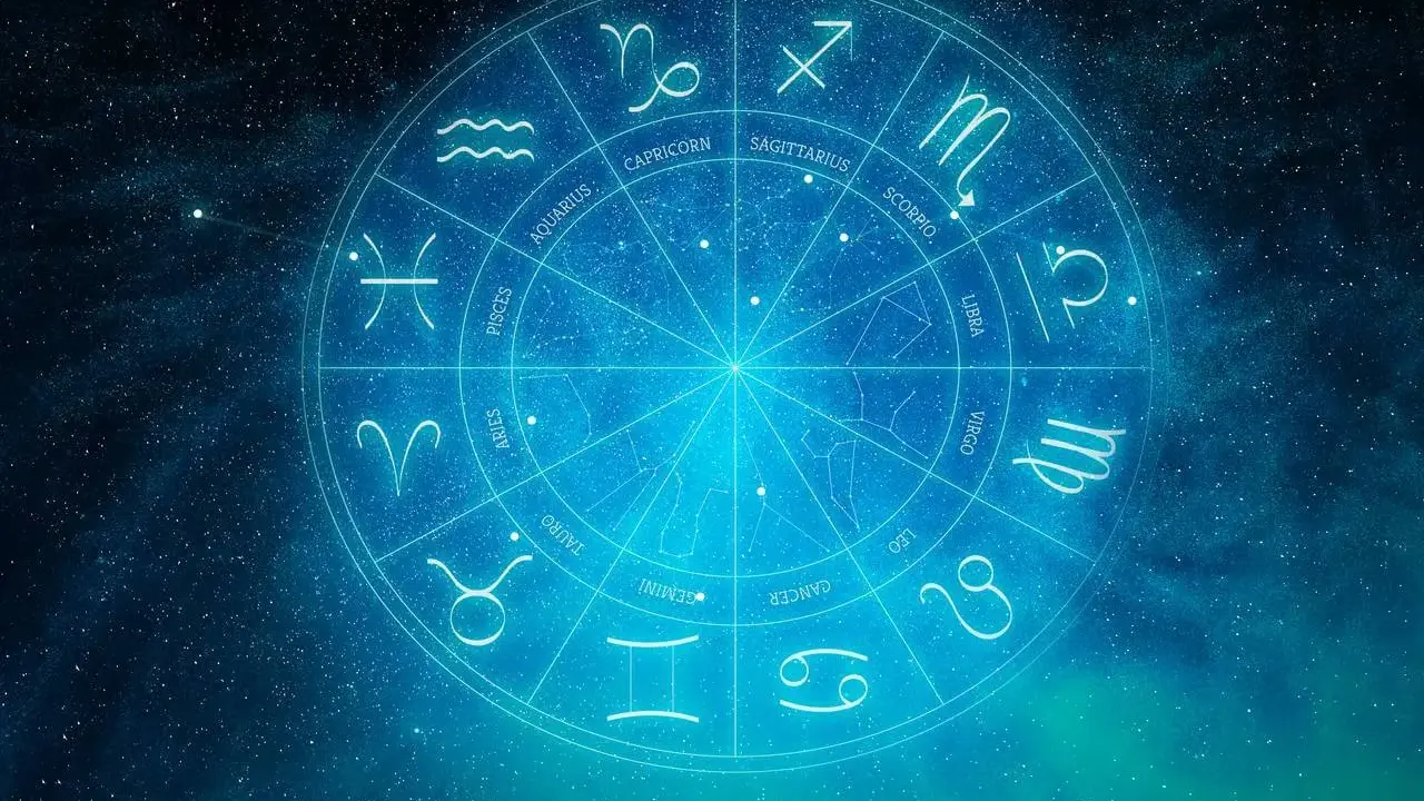 Zodiakalny krąg z symbolami znaków zodiaku na tle nocnego nieba. Sprawdź swój horoskop na 2026 rok!