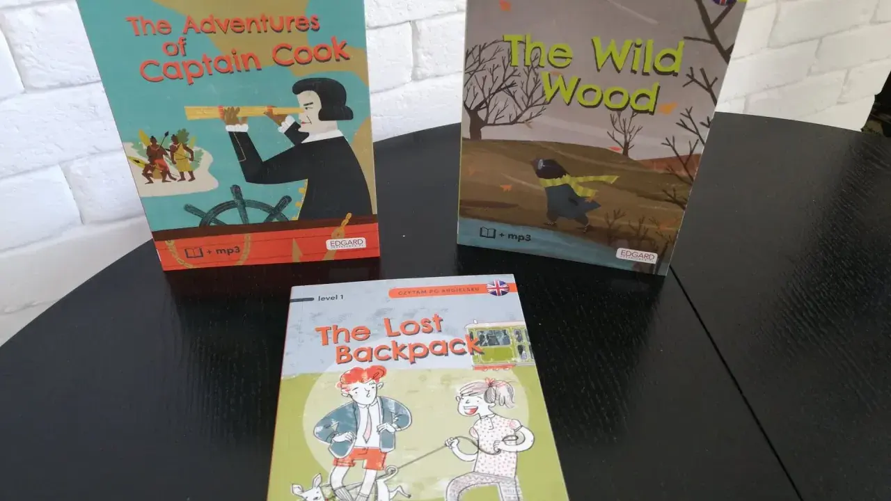 Książki do czytania po angielsku: "The Adventures of Captain Cook", "The Wild Wood" i "The Lost Backpack". Poziomy 1 i 2.
