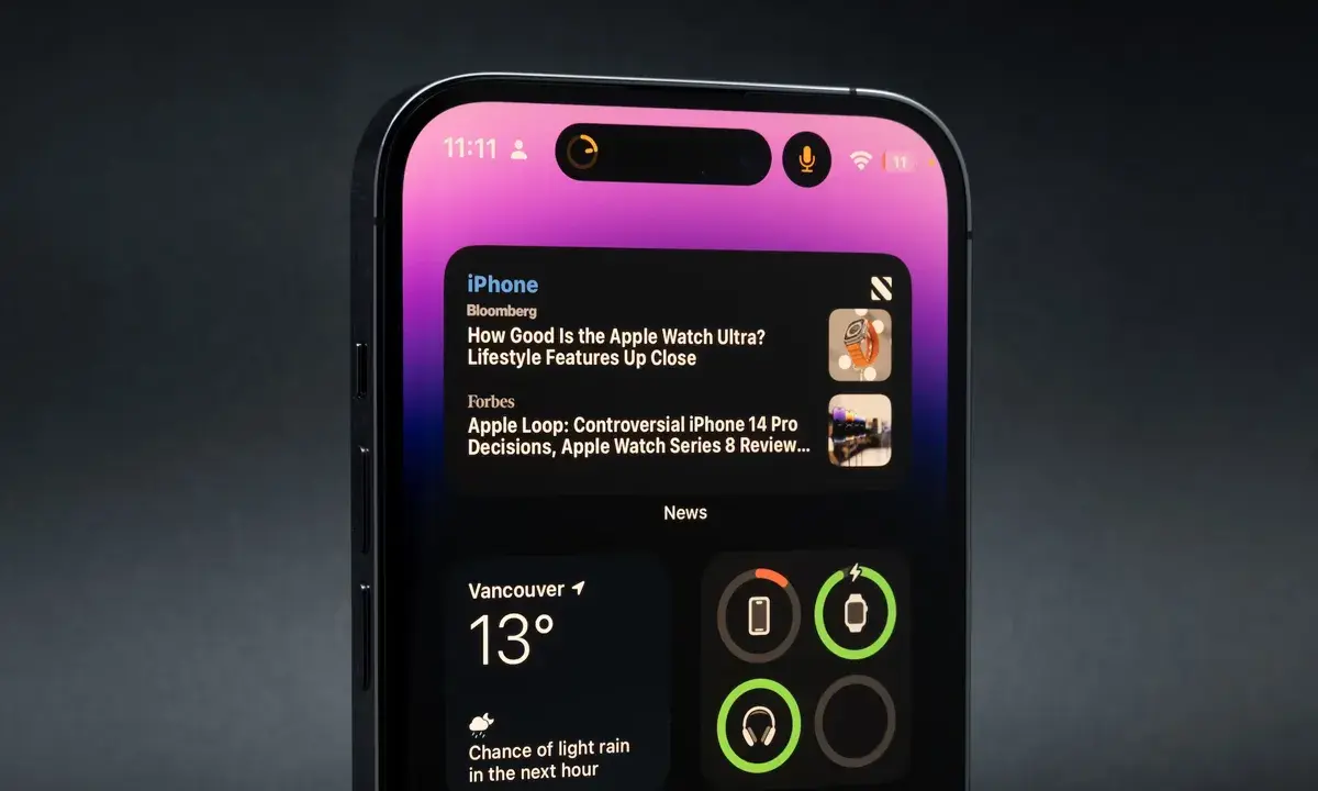 Nowy iPhone z dynamic island, wyświetlający wiadomości i pogodę.