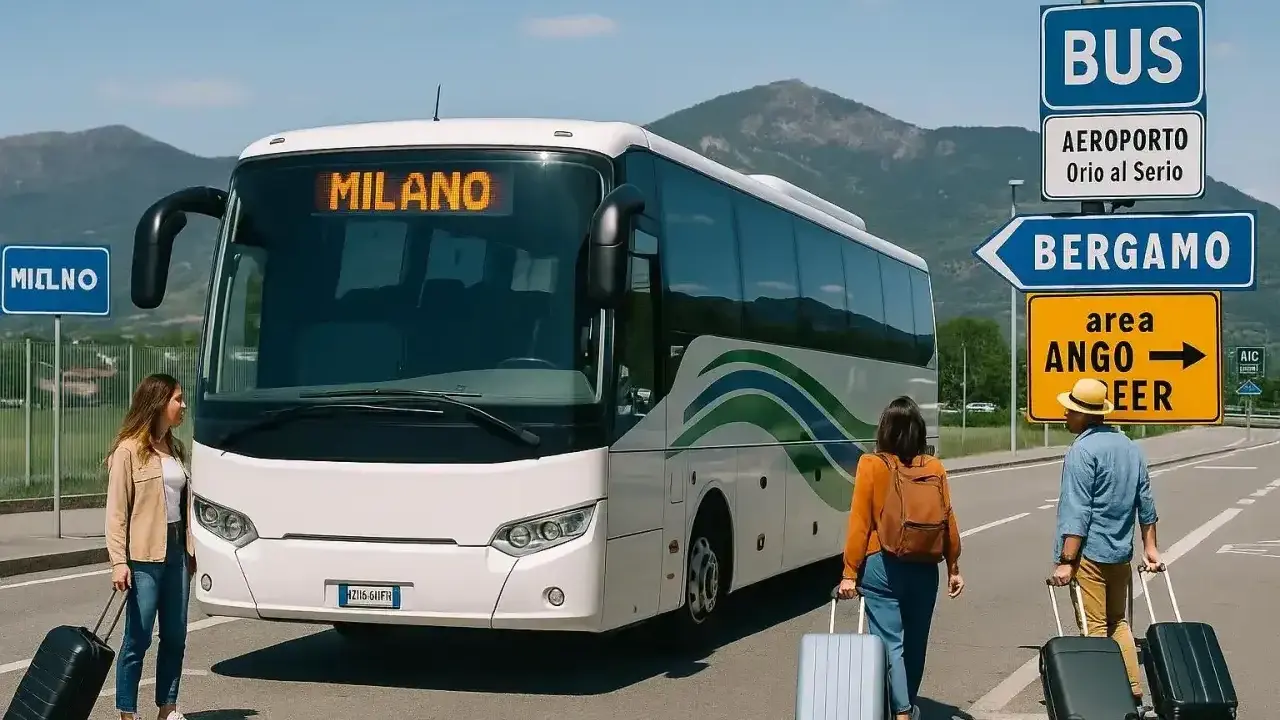 Autobus do Mediolanu i drogowskaz na Bergamo. Turyści z walizkami czekają na transport.