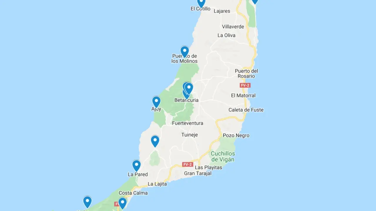 Mapa Fuerteventury z zaznaczonymi miejscowościami: Corralejo, El Cotillo, Puerto del Rosario. Tu jest Fuerteventura, gdzie to jest.
