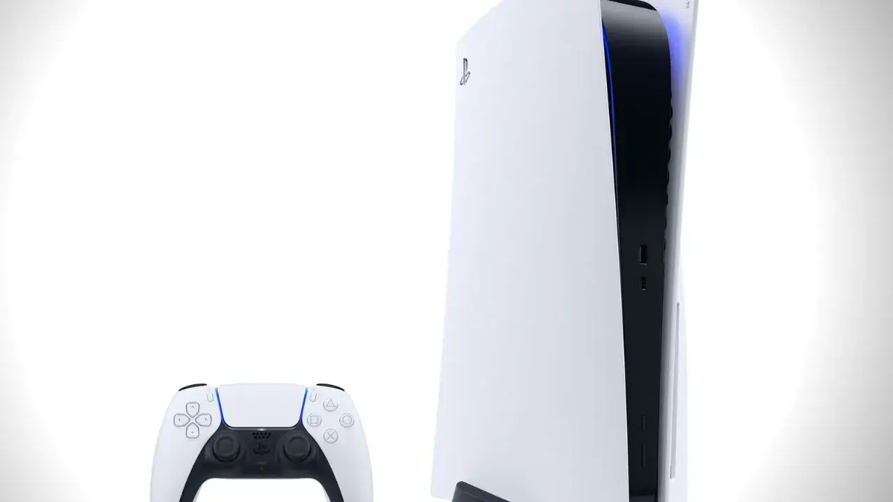 Konsola PlayStation 5 i kontroler DualSense. Pamiętasz, kiedy wyszło PS5? To był przełom!