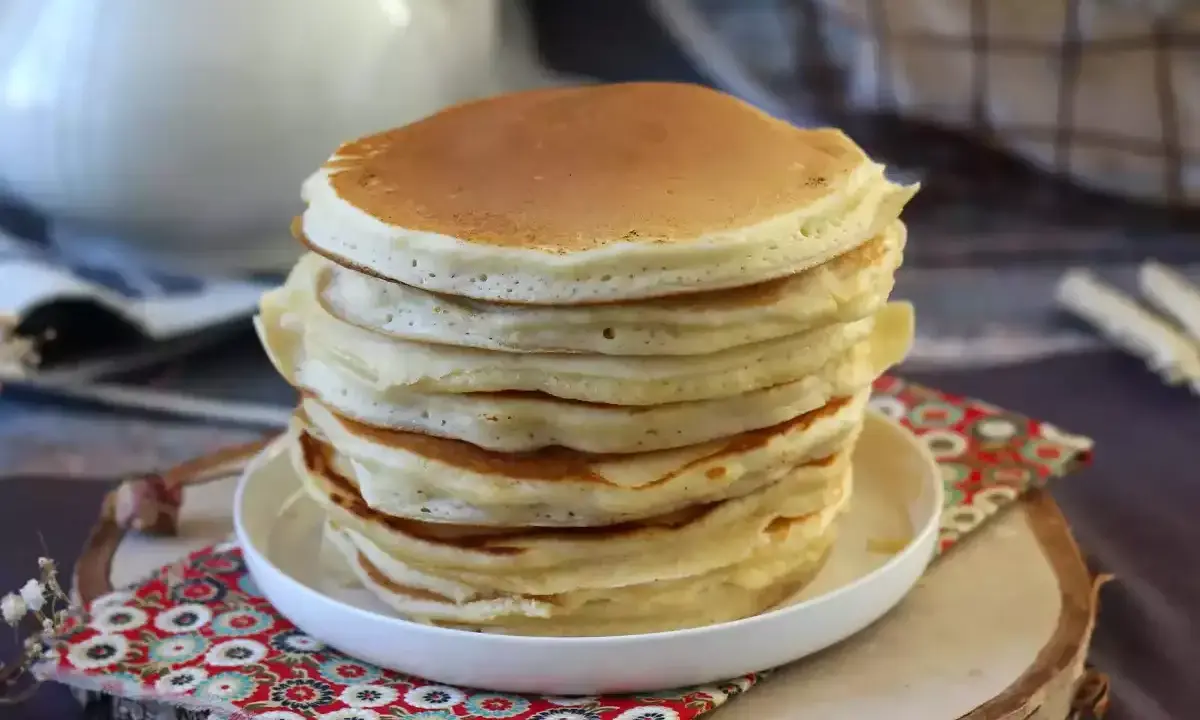 Pila de tortitas esponjosas, perfectas para tu próxima receta.