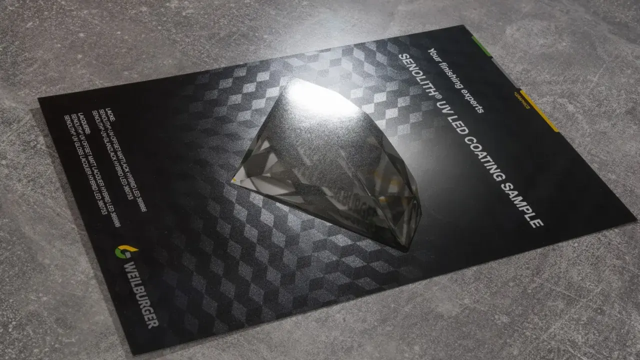 Próbka lakieru drip off na okładce z efektem 3D. SENOLITH® UV LED COATING SAMPLE.