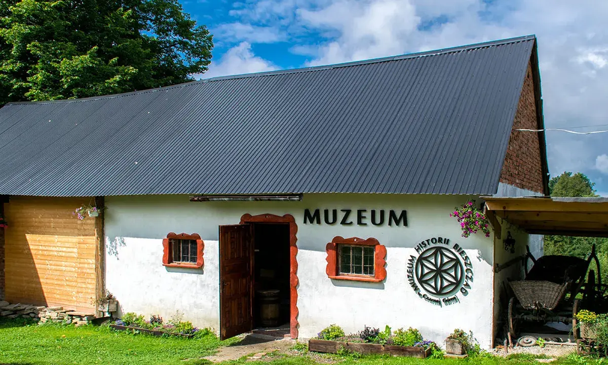 Muzeum Historii Bieszczad w Czarnej Górnej zaprasza do odkrywania przeszłości.