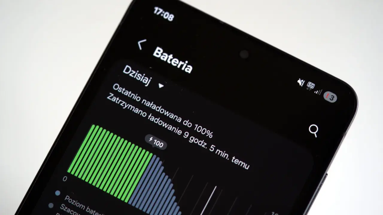 Wykres zużycia baterii w telefonie. Ostatnie ładowanie do 100% trwało 9 godzin. Wskazuje na dobre oszczędzanie baterii.