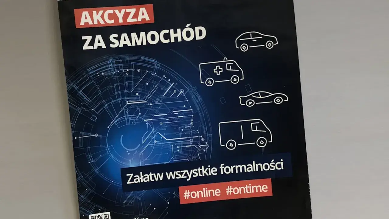 Akcyza za auto – załatw formalności online i ontime. Grafika przedstawia różne pojazdy: samochód osobowy, karetkę, sportowe auto i furgonetkę.
