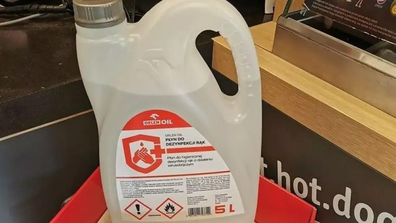 Duży, biały kanister z płynem do dezynfekcji rąk Orlen Oil 5L.