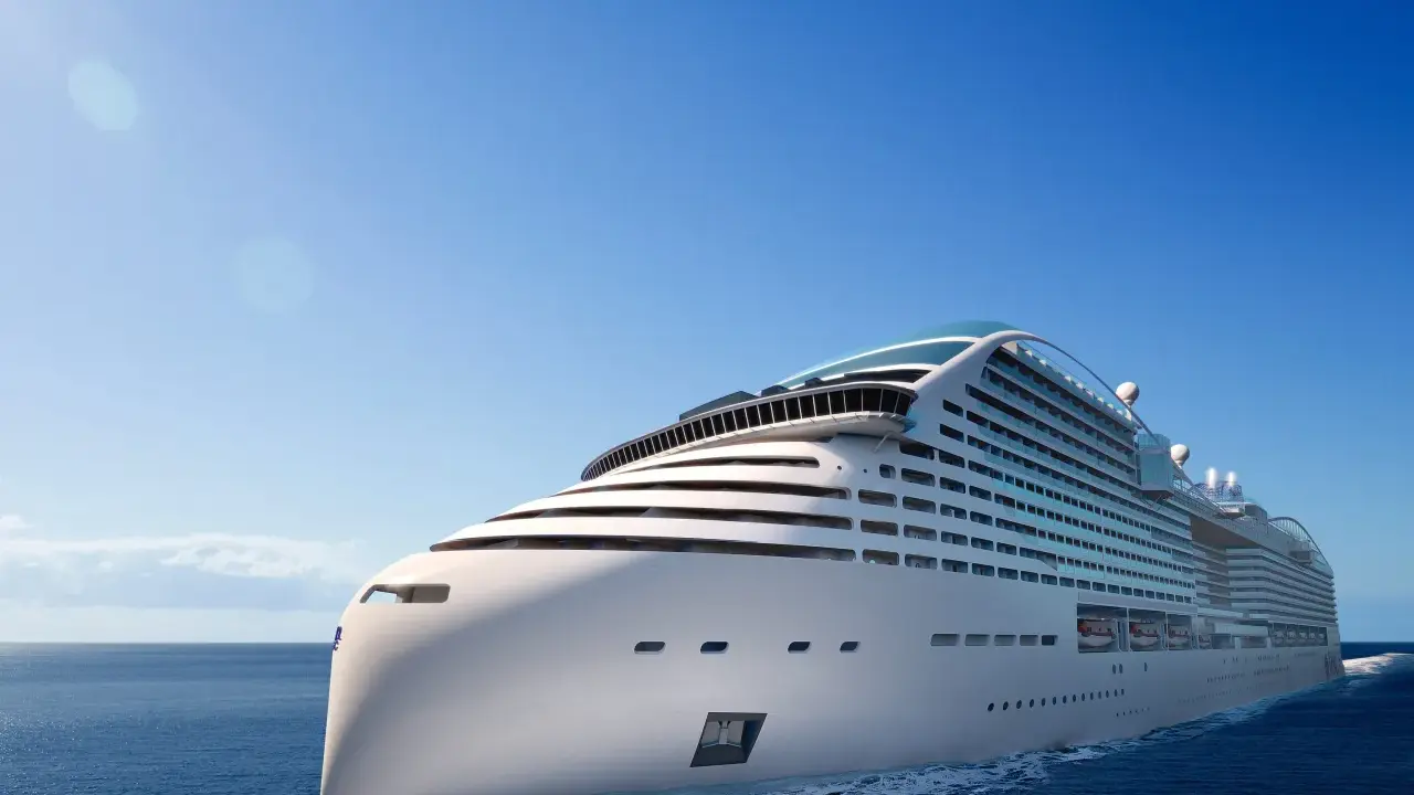 Una nave MSC in crociera, un'esperienza msc romantica in mare aperto sotto un cielo azzurro.