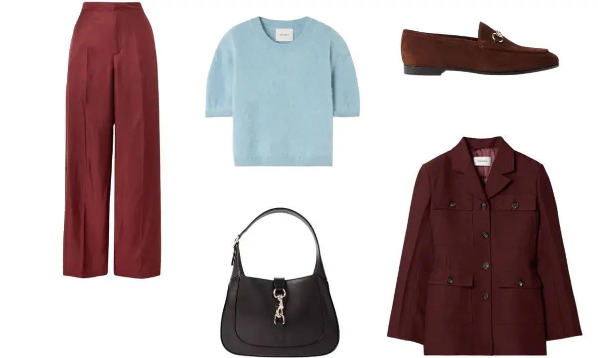 Pantaloni bordeaux abbinamenti: blazer coordinato, maglioncino azzurro, borsa nera e mocassini marroni.