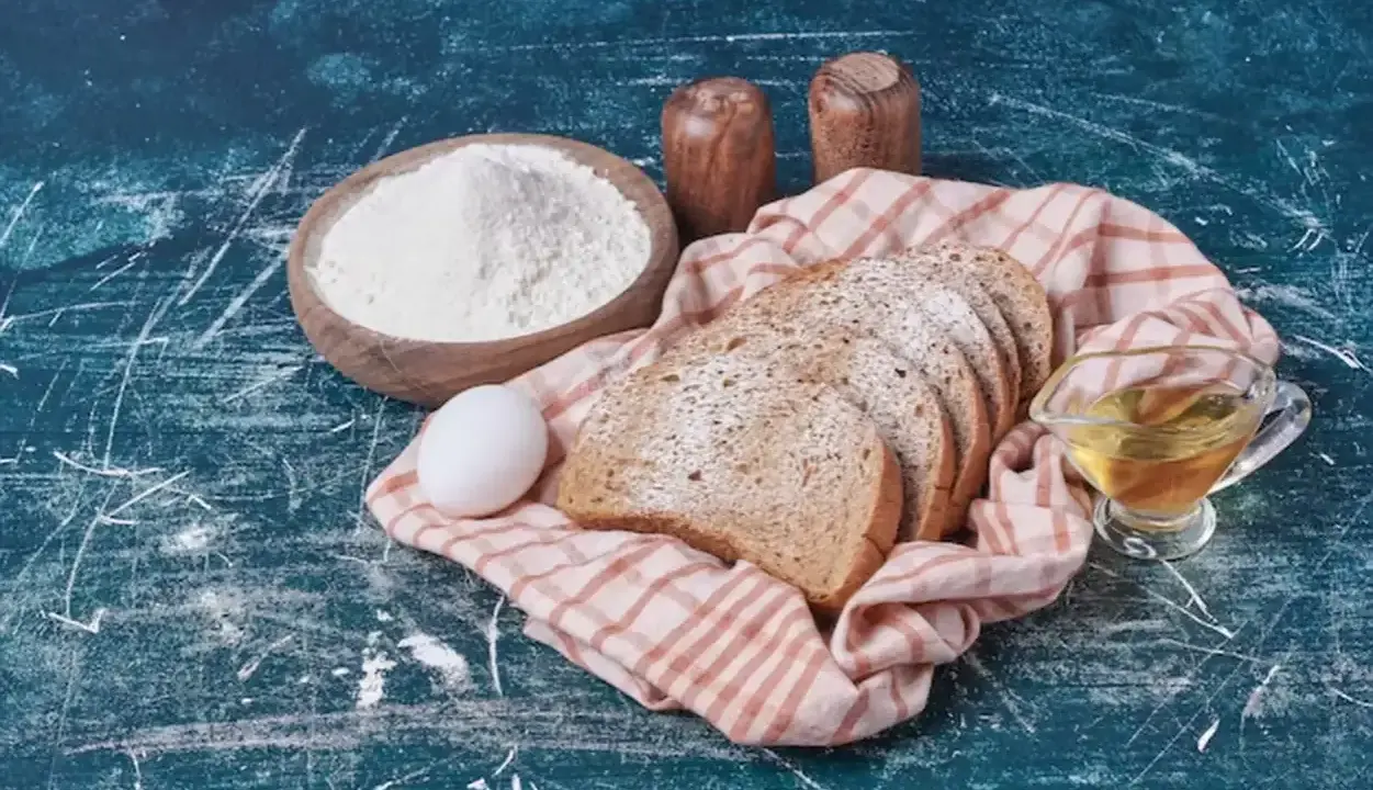 Ingrédients pour une brioche moelleuse : farine, œuf, miel et pain tranché. Quelle farine pour brioche ?