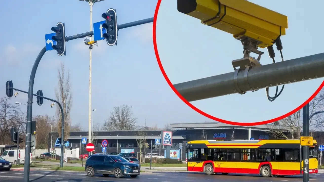 Żółte kamery na skrzyżowaniach rejestrują wykroczenia. Na zdjęciu widać skrzyżowanie z sygnalizacją świetlną, samochody i autobus.