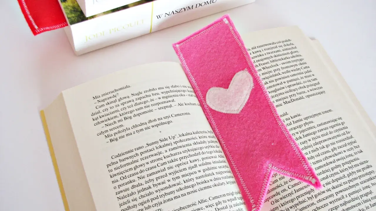Zakładka z filcu DIY: Stwórz unikalną w 5 krokach!