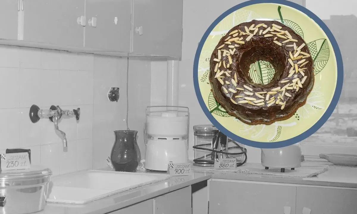 Czekoladowa babka z migdałami na talerzu, w kuchni z lat 70. Prawdziwy slow food.
