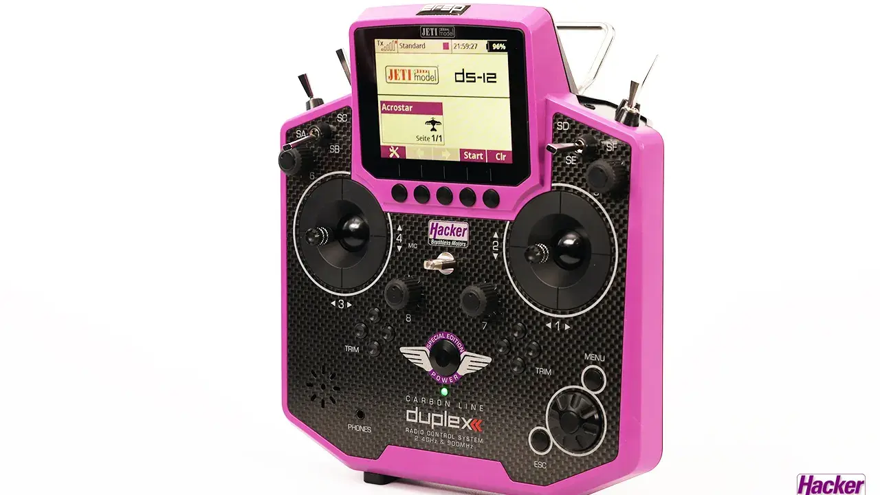Jeti ds 12 Fernsteuerung in leuchtendem Pink, bereit für den nächsten Flug.