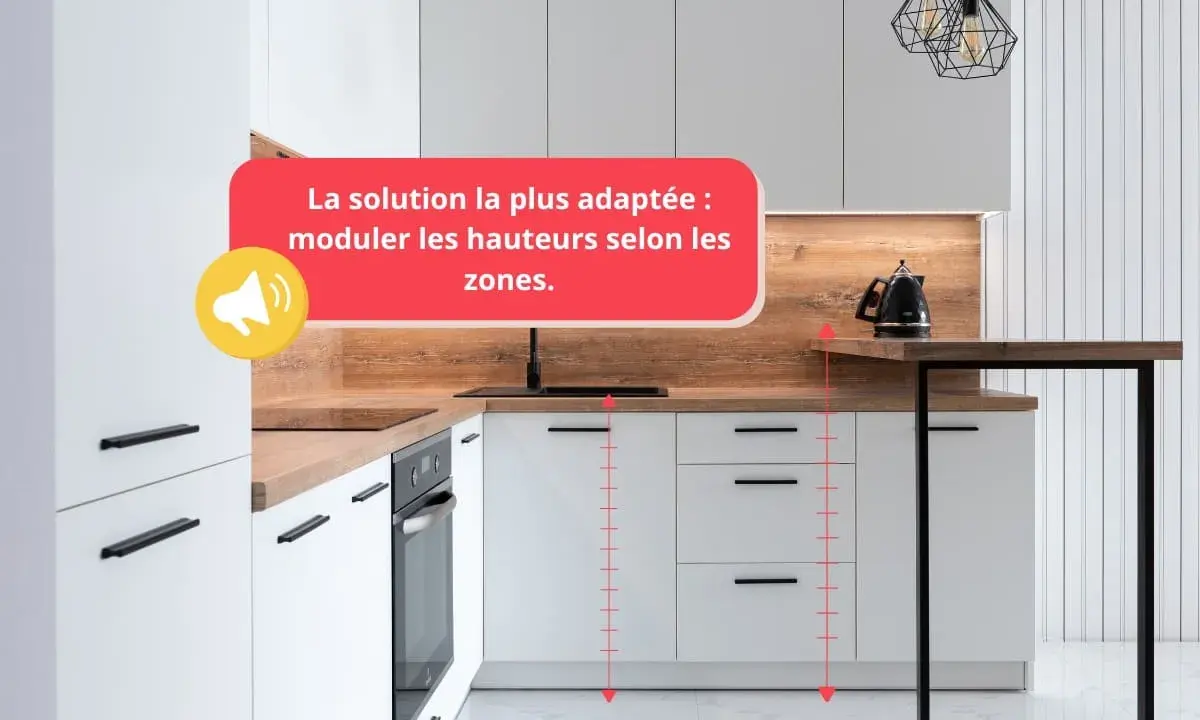 Cuisine moderne avec plan de travail modulable. La hauteur du plan de travail cuisine est adaptée à chaque zone pour un confort optimal.