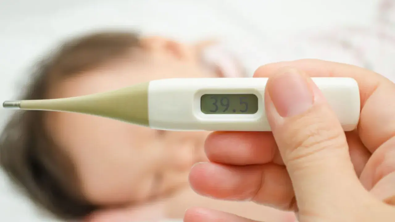 Cyfrowy termometr pokazuje 39.5°C. Zastanawiasz się, ile trzymać termometr pod pachą, by dokładnie zmierzyć temperaturę?