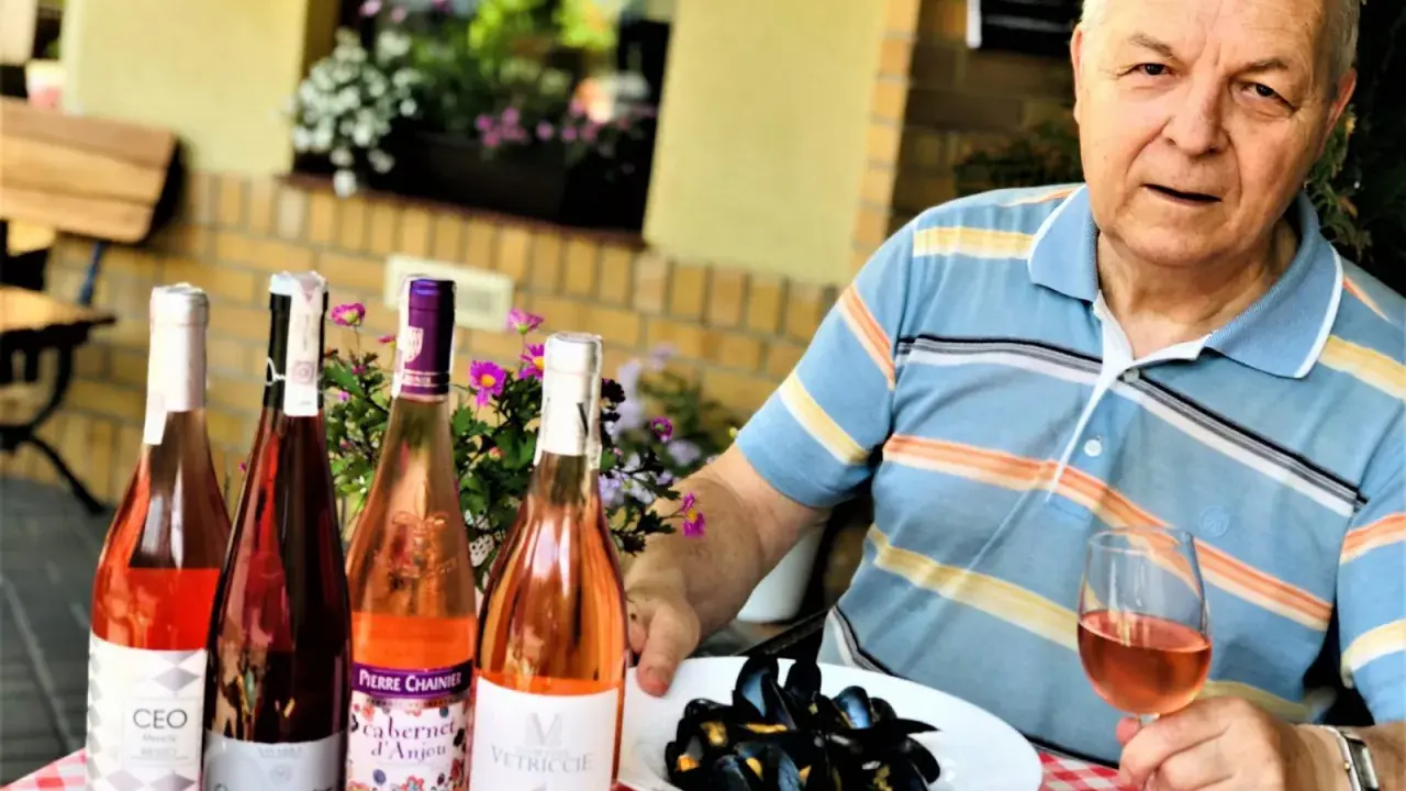 Wino: Skąd pochodzi i jak podbiło świat? Fascynująca historia.