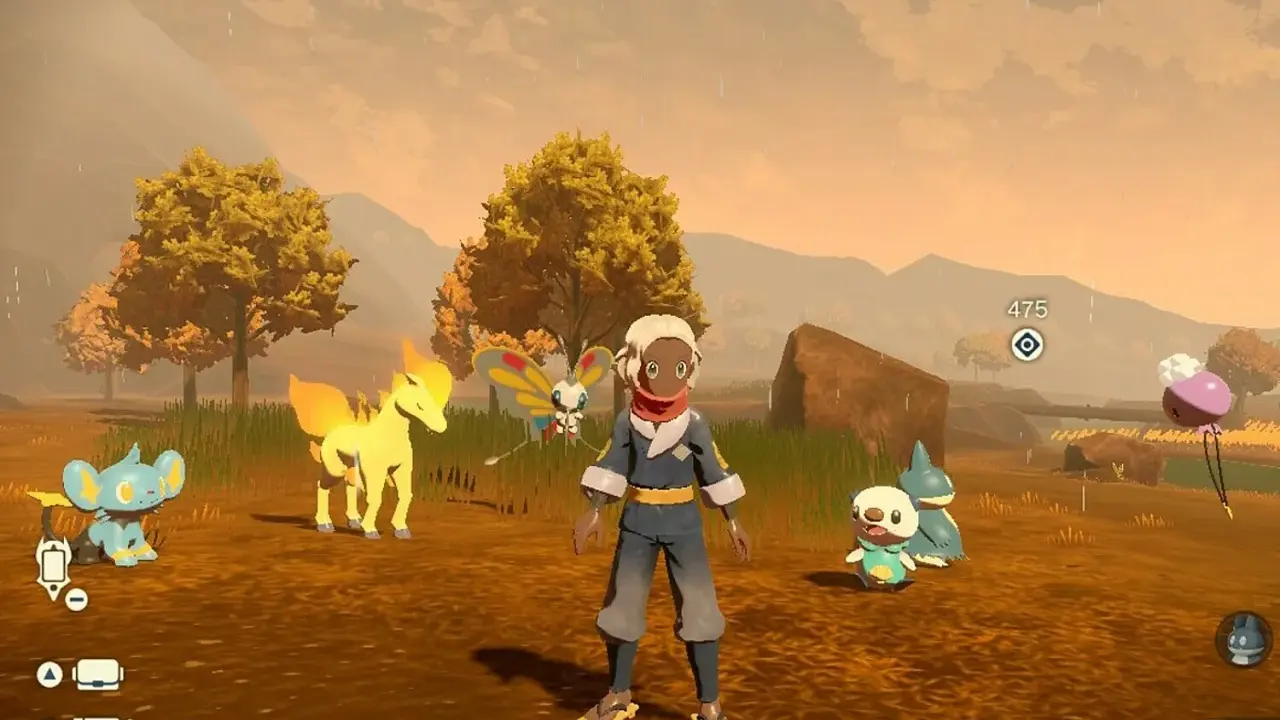 Postać z gry Pokemon Legends Arceus stoi na tle jesiennego krajobrazu z kilkoma Pokémonami: Shinx, Ponyta, Butterfree, Oshawott i Snorunt.