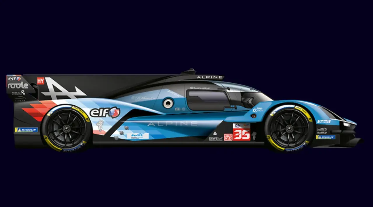 Coche Alpine A424 listo para las 24 horas de Le Mans, con patrocinadores como Elf y Michelin.