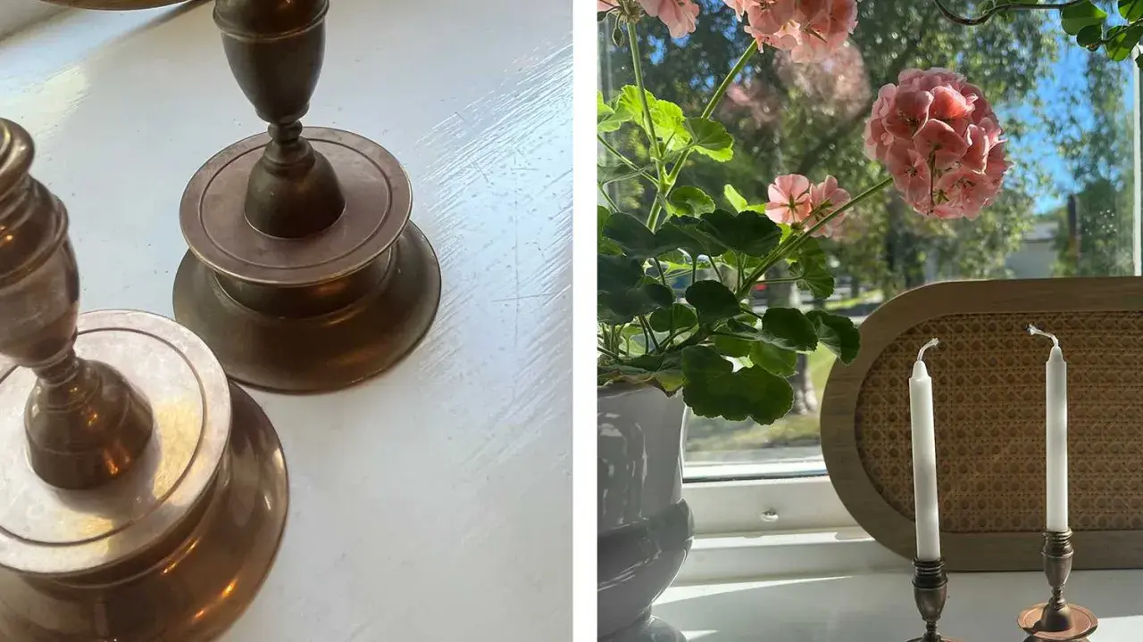 Två antika ljusstakar i mässing, redo att putsa. En kruka med rosa pelargoner står bredvid.