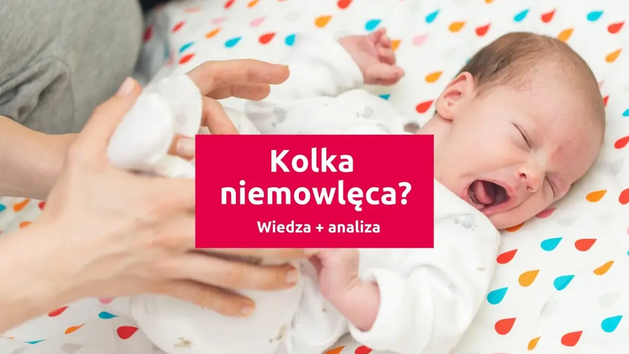Płaczące niemowlę, któremu rodzic masuje brzuszek. Czy to kolka? Wiedza i analiza pomogą znaleźć rozwiązanie.