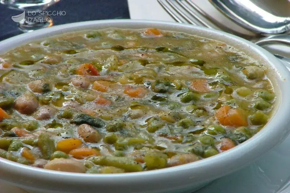 Minestra di Verdura: Calorie, Ingredienti e Ricette Light