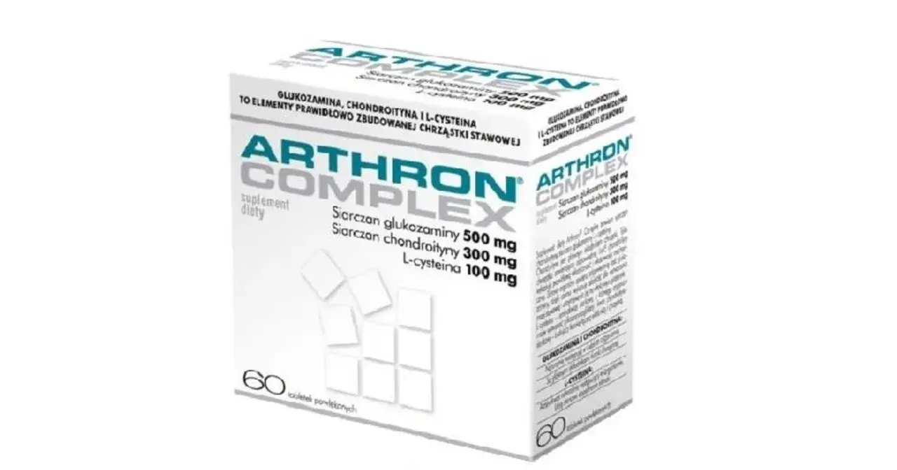 Opakowanie suplementu diety Arthron Complex z siarczanem chondroityny. Warto sprawdzić siarczan chondroityny skutki uboczne przed użyciem.